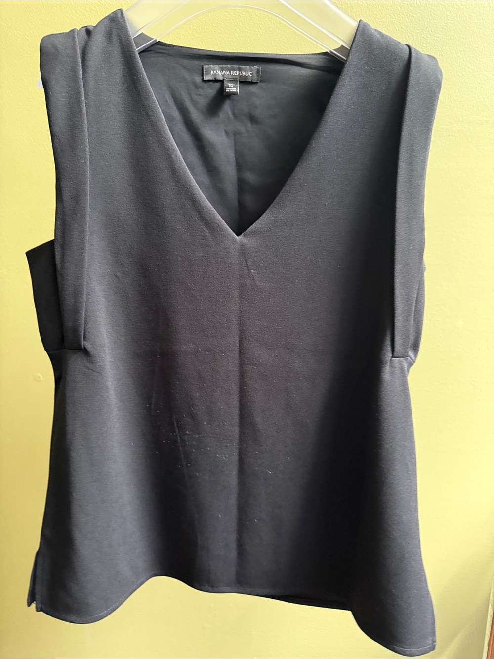 Banana Republic Black V-Neck Sleeveless Shell Top